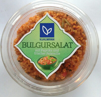 Bulgursalat mit Paprika und frischer Petersilie
